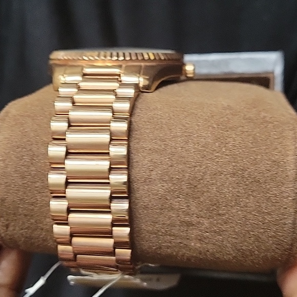 MICHAEL KORD SWISS MOVEMENT WATCH NEW IN BOX TAGS - Picture 5 of 8